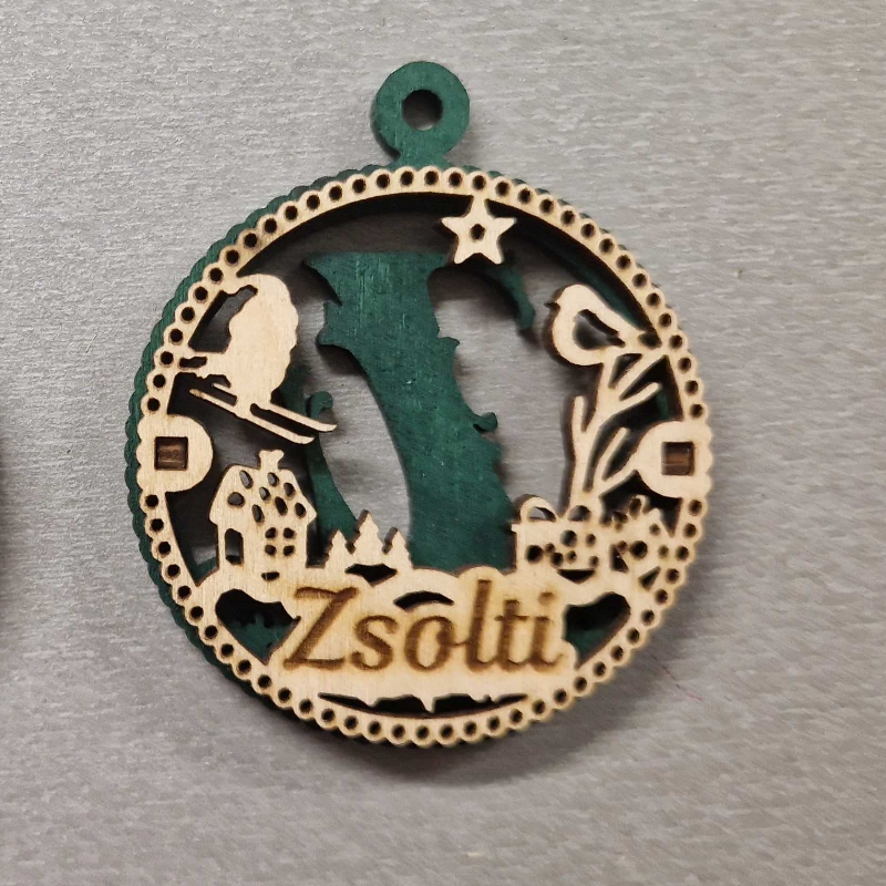 Gravírozott fa karácsonyfadísz karácsonyi motívumokkal Esküvői köszönőajándék - Szíves gravírozott hűtőmágnes