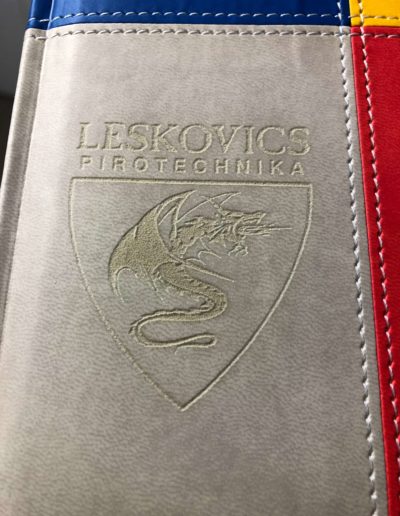 Bőr gravírozás céglogóval