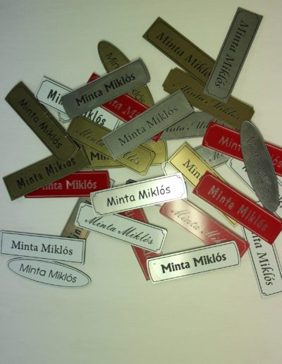 Névtáblák gravírozása